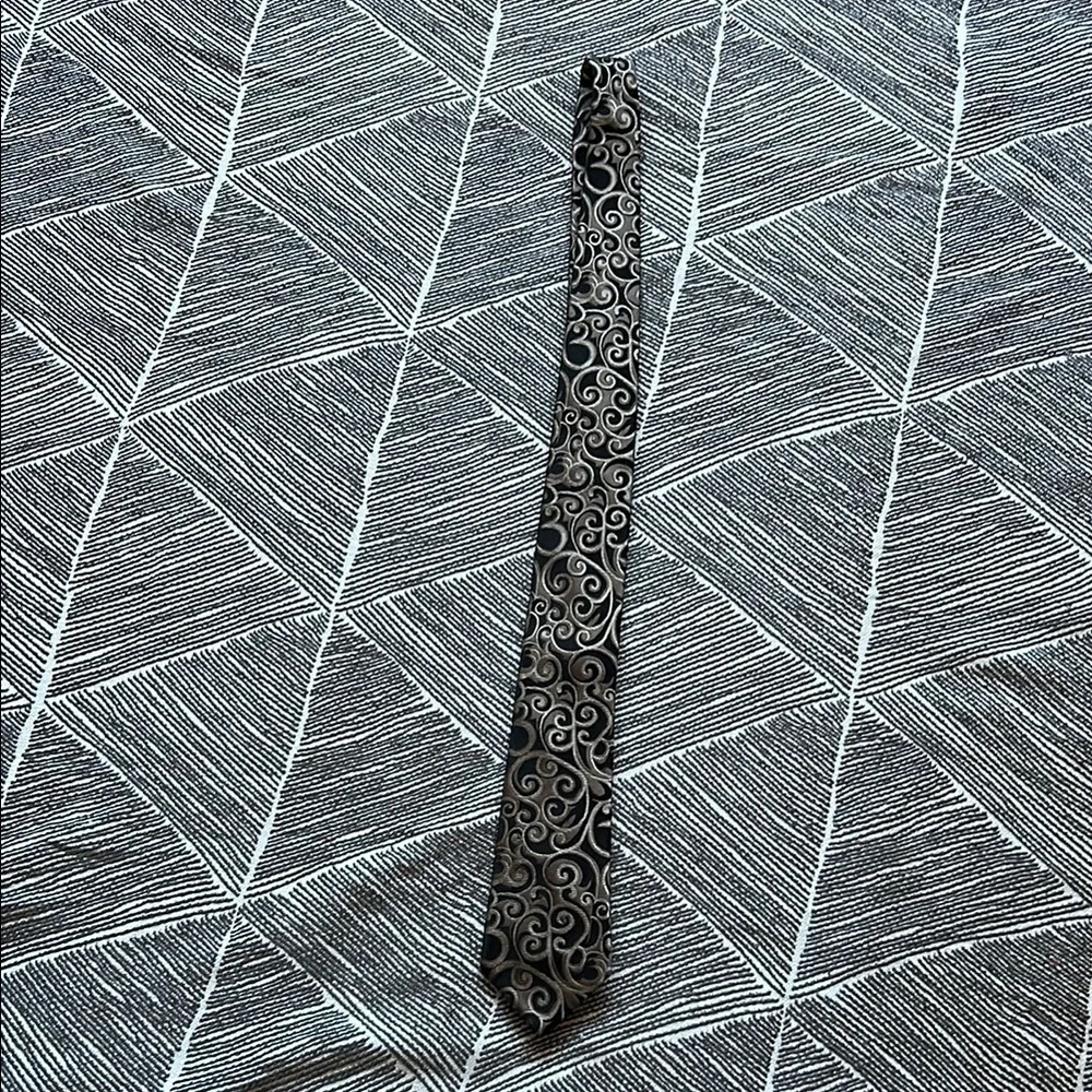 ALFANI Elegant Black and Silver Patterned Tie